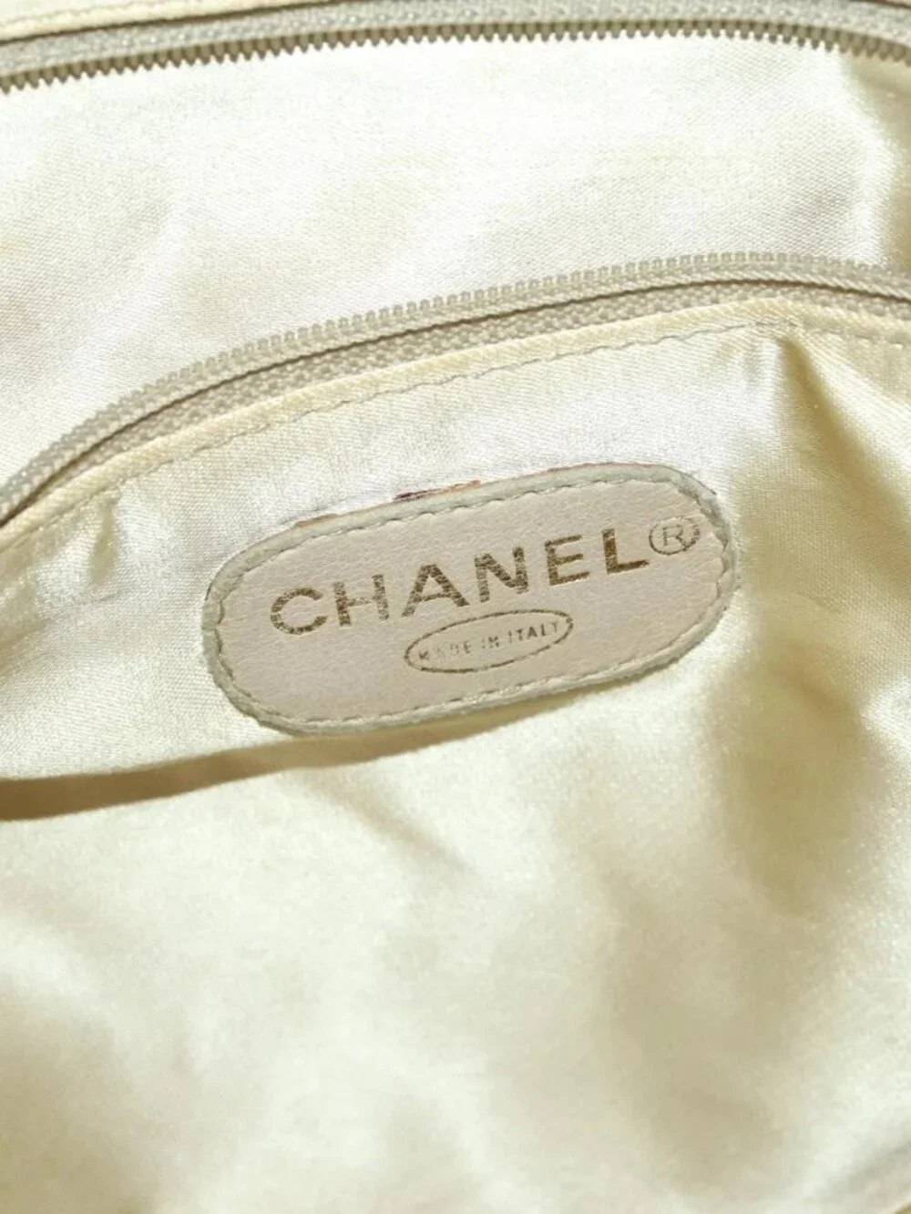 CHANEL Matelasse Tote Bag Canvas Red Gold CC Auth 142751